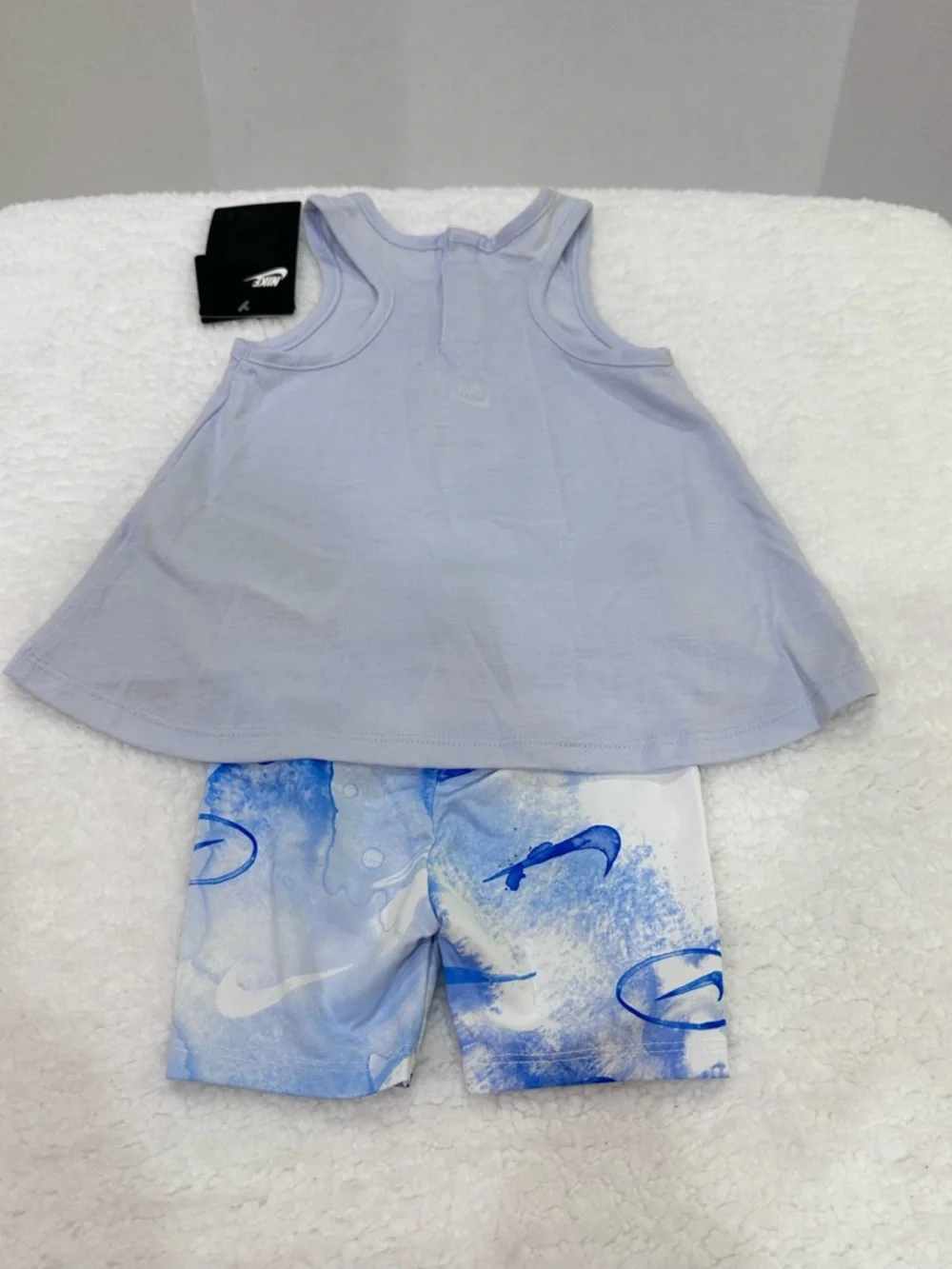 Girl’s Nike Shorts Set - Picture 3 of 12